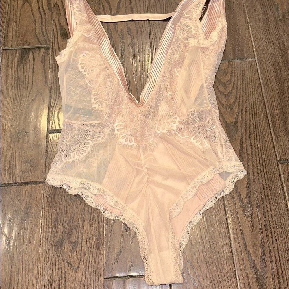 Eloquii Lace Bodysuit in Soft blush Pink size 1X - Picture 4 of 7